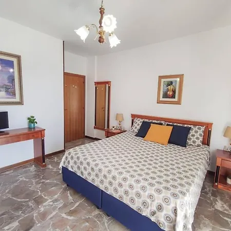 Abruzzo 8 Pax Con Due Posti Auto Apartmán