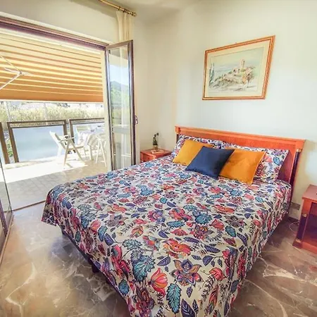 Abruzzo 8 Pax Con Due Posti Auto Apartmán *
